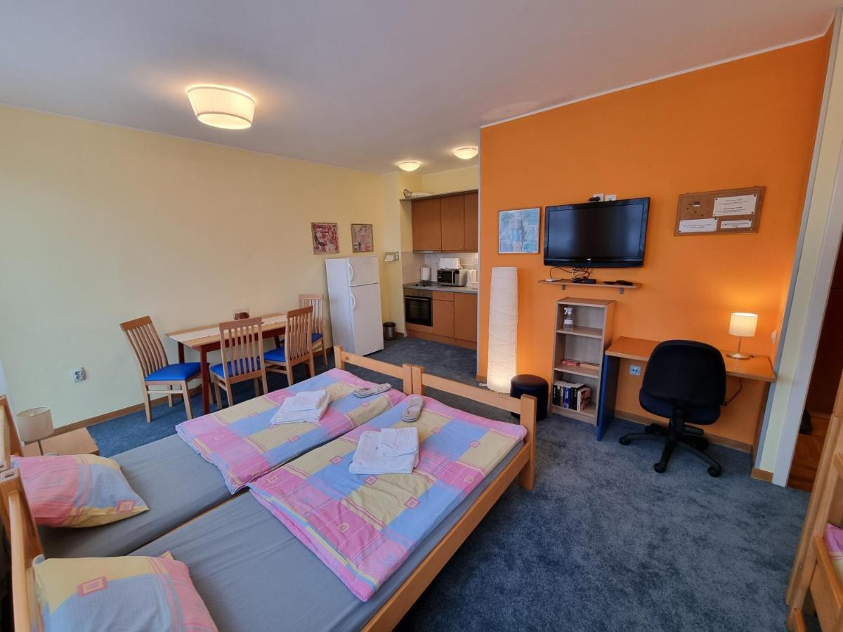 Spirit Hostel&Apartments Belgrado Buitenkant foto