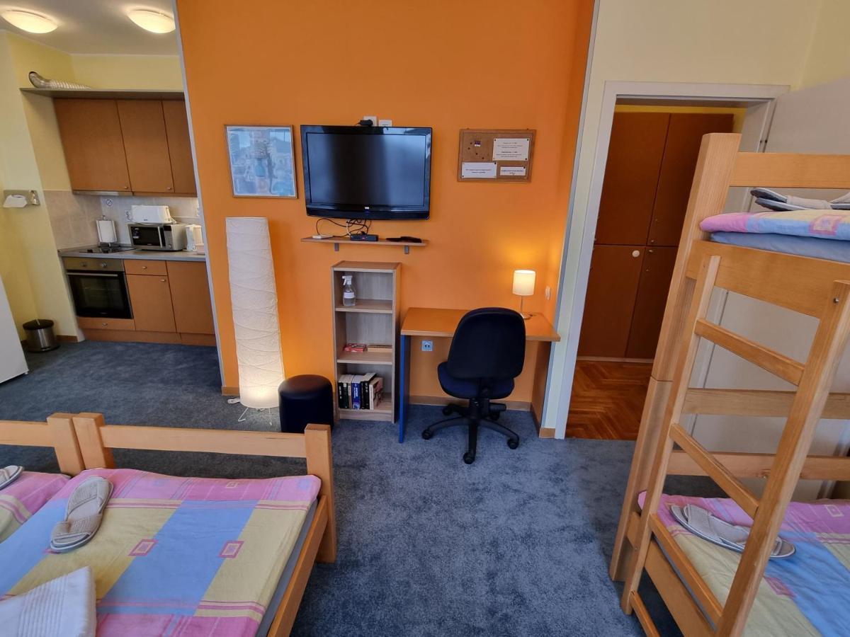 Spirit Hostel&Apartments Belgrado Buitenkant foto