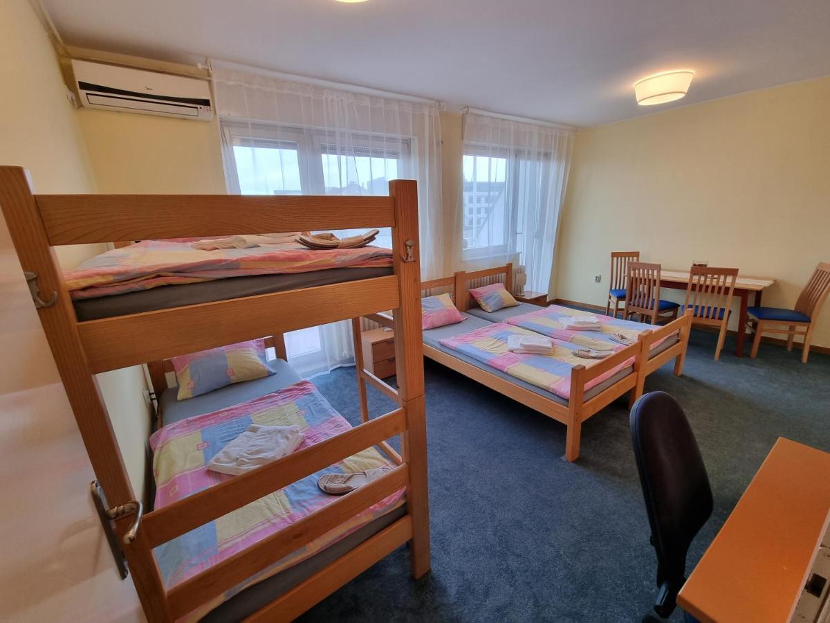 Spirit Hostel&Apartments Belgrado Buitenkant foto