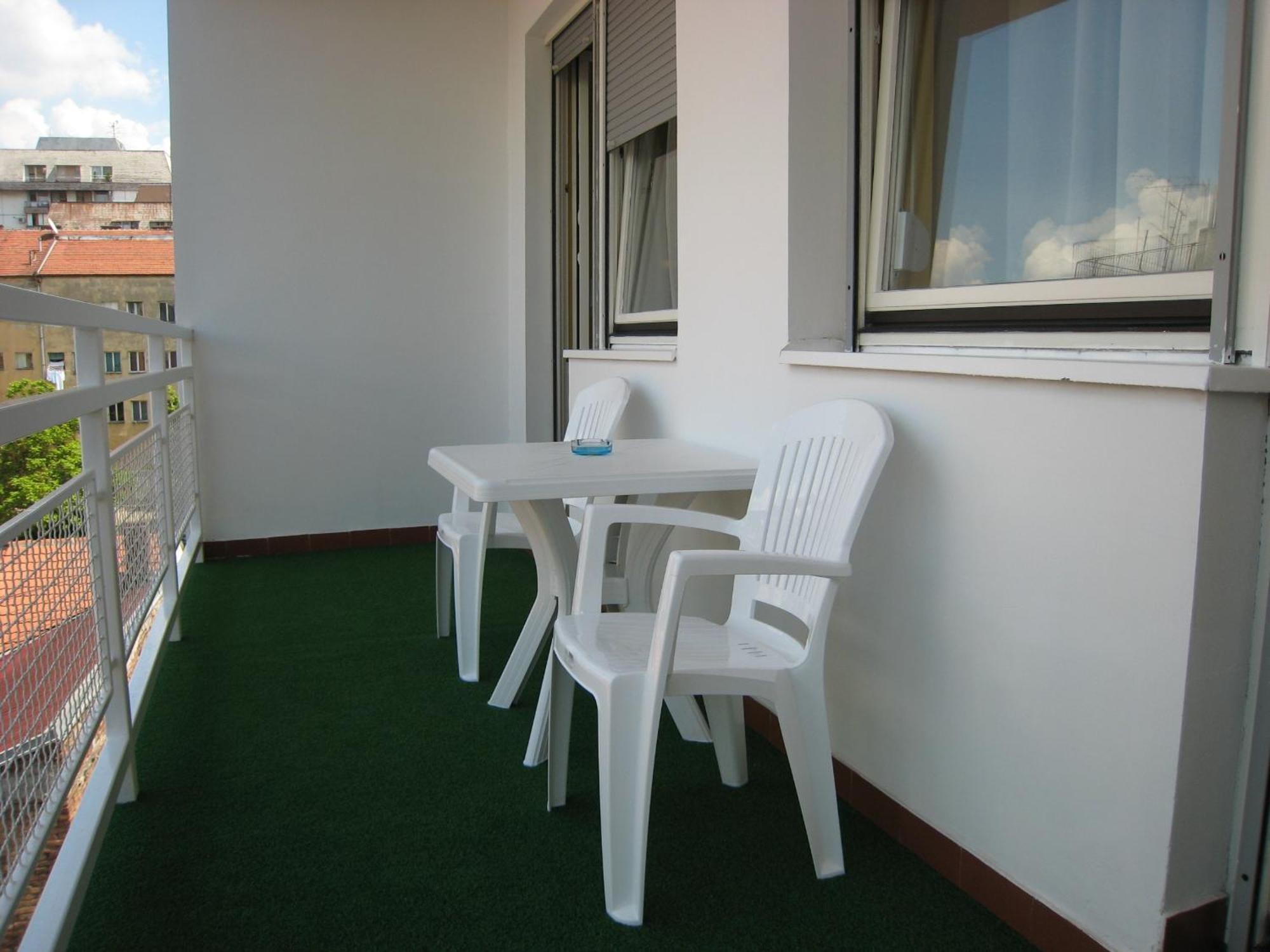 Spirit Hostel&Apartments Belgrado Buitenkant foto