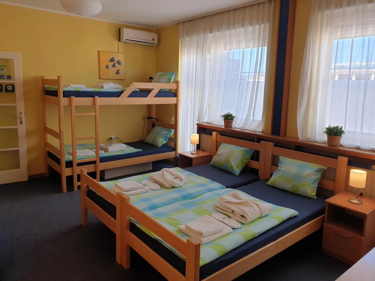 Spirit Hostel&Apartments Belgrado Buitenkant foto