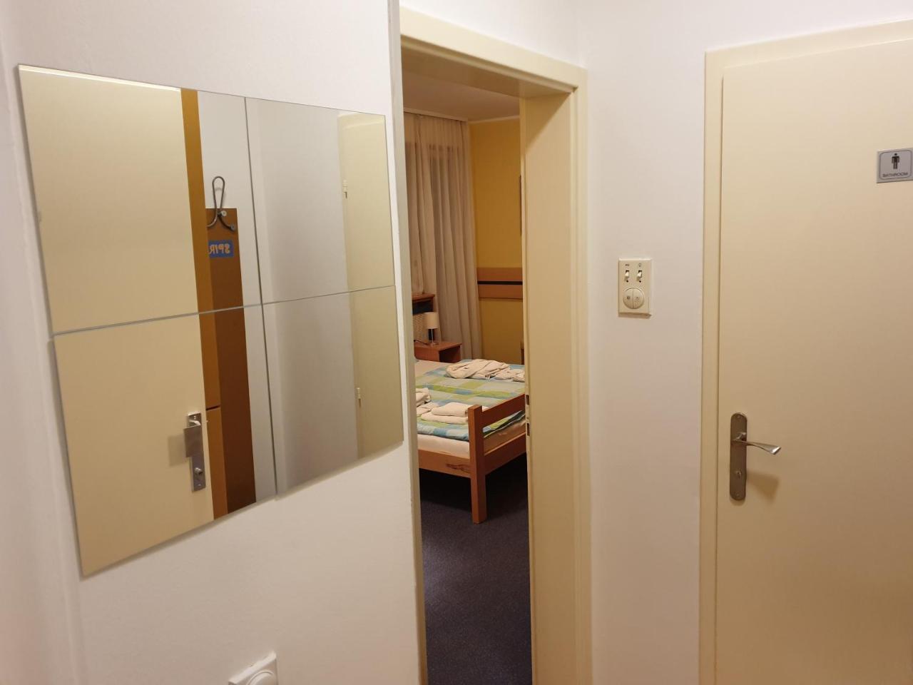 Spirit Hostel&Apartments Belgrado Buitenkant foto