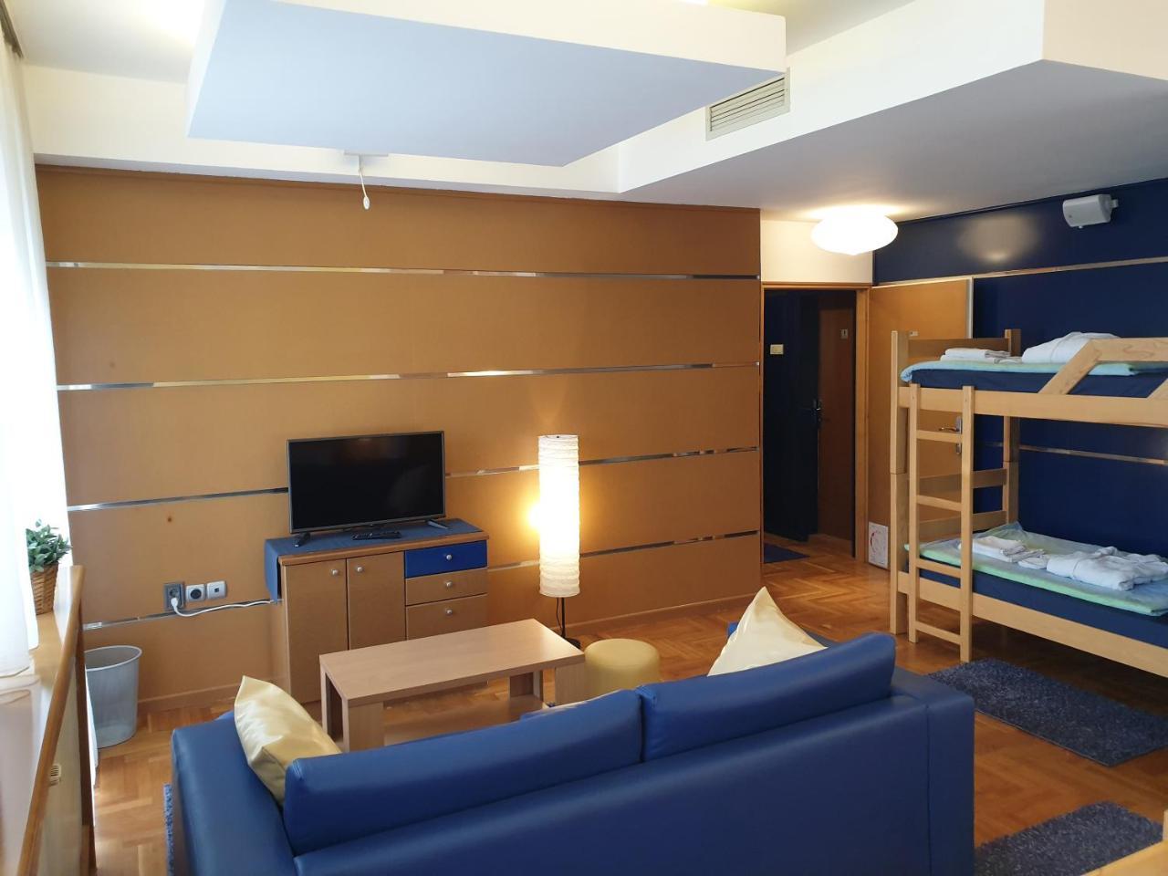 Spirit Hostel&Apartments Belgrado Buitenkant foto