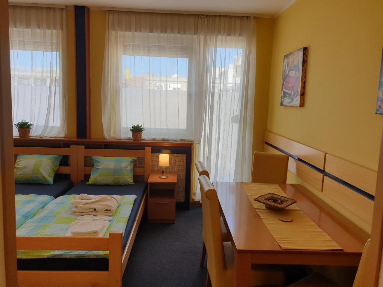 Spirit Hostel&Apartments Belgrado Buitenkant foto
